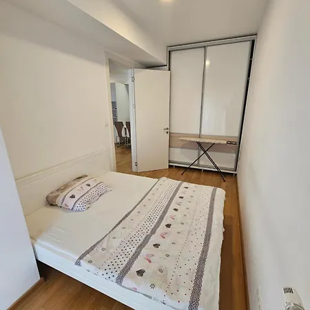 S&m Apartment *